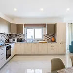 H1- Modern & Spacious 3 Bedroom Appartement