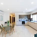H1- Modern & Spacious 3 Bedroom *