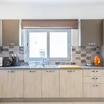 H1- Modern & Spacious 3 Bedroom *