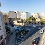 H1- Modern & Spacious 3 Bedroom Appartement *