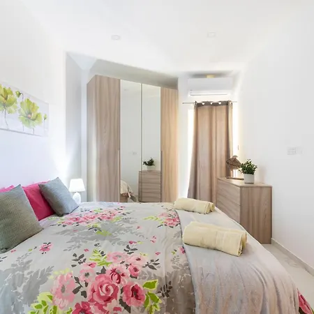 H1- Modern & Spacious 3 Bedroom Апартаменты