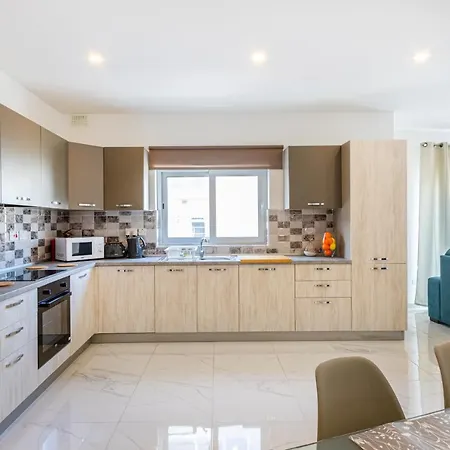 H1- Modern & Spacious 3 Bedroom Апартаменты