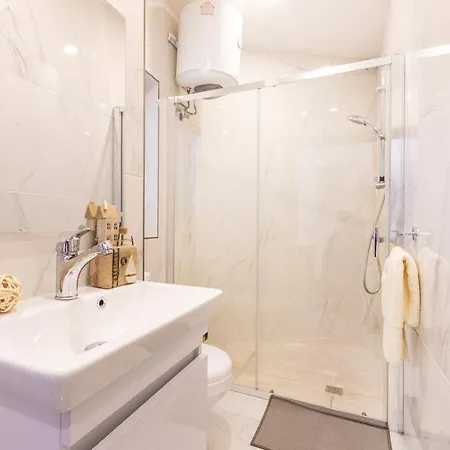 Апартаменты H1- Modern & Spacious 3 Bedroom