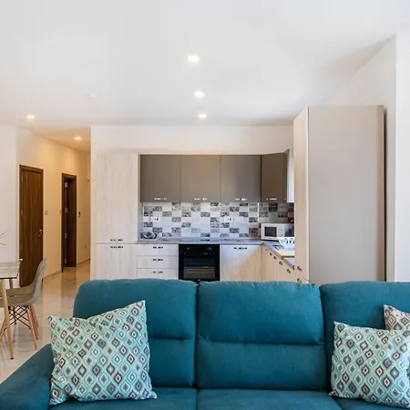 H1- Modern & Spacious 3 Bedroom Апартаменты *