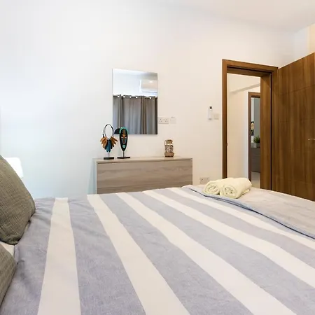 H1- Modern & Spacious 3 Bedroom Lejlighed *