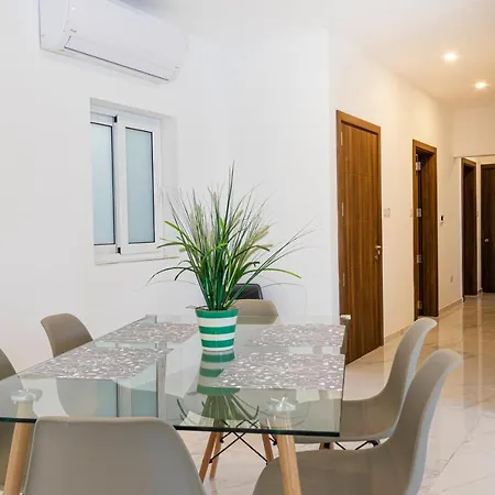 Apartament H1- Modern & Spacious 3 Bedroom