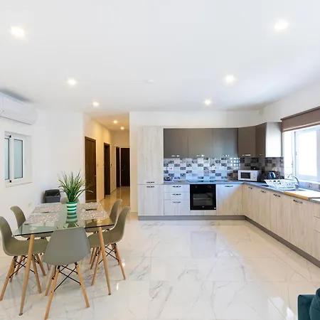 H1- Modern & Spacious 3 Bedroom *