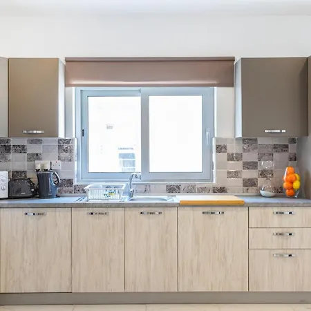 H1- Modern & Spacious 3 Bedroom *