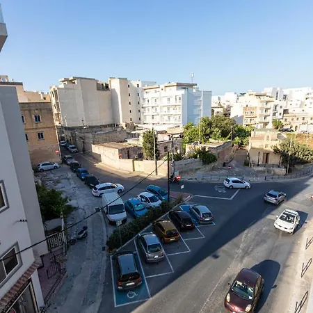 H1- Modern & Spacious 3 Bedroom Apartament *